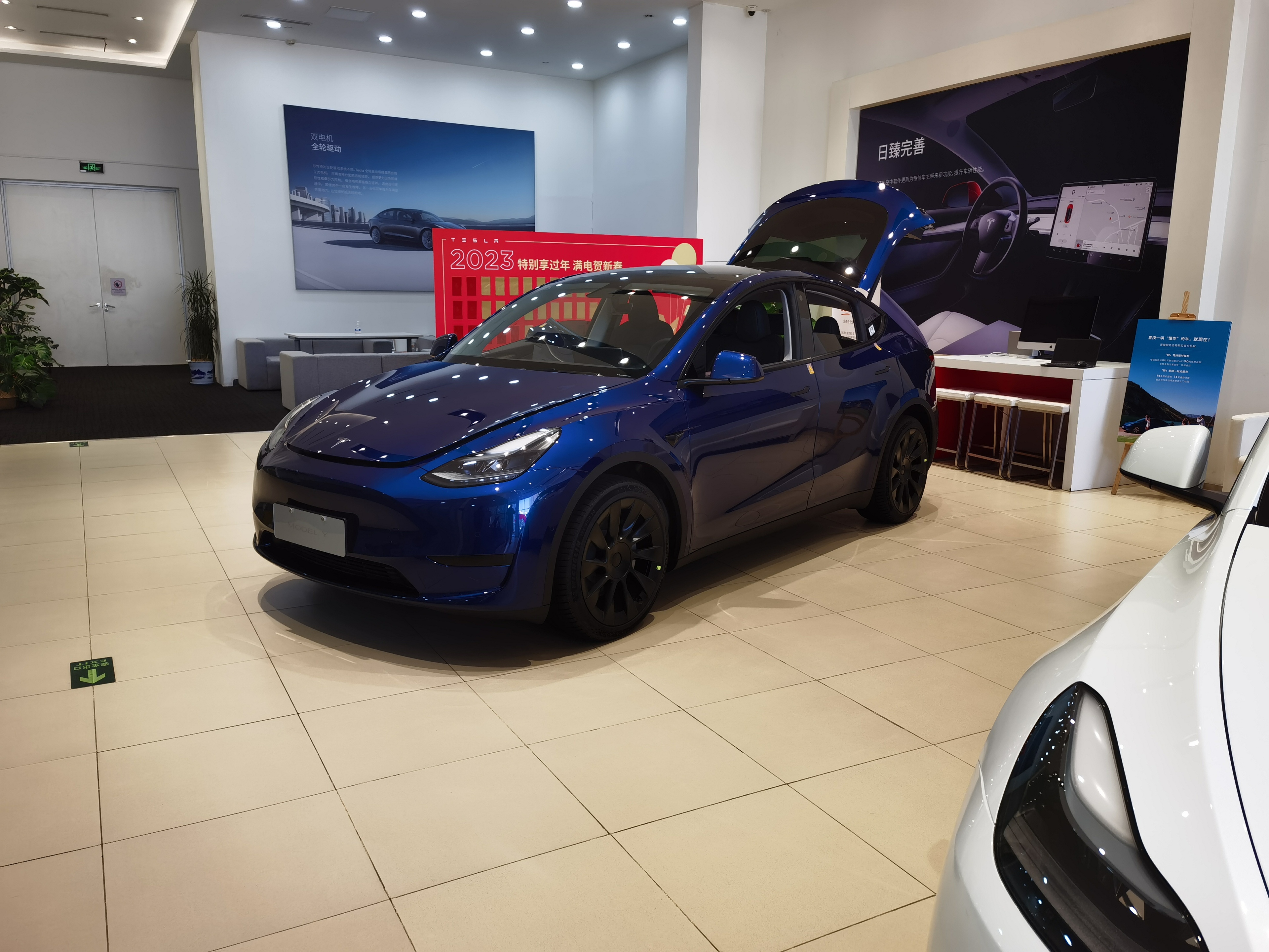 新春走基层丨新能源汽车大幅降价引发购车热潮？北京、上海略显冷淡不少订单节前已释放